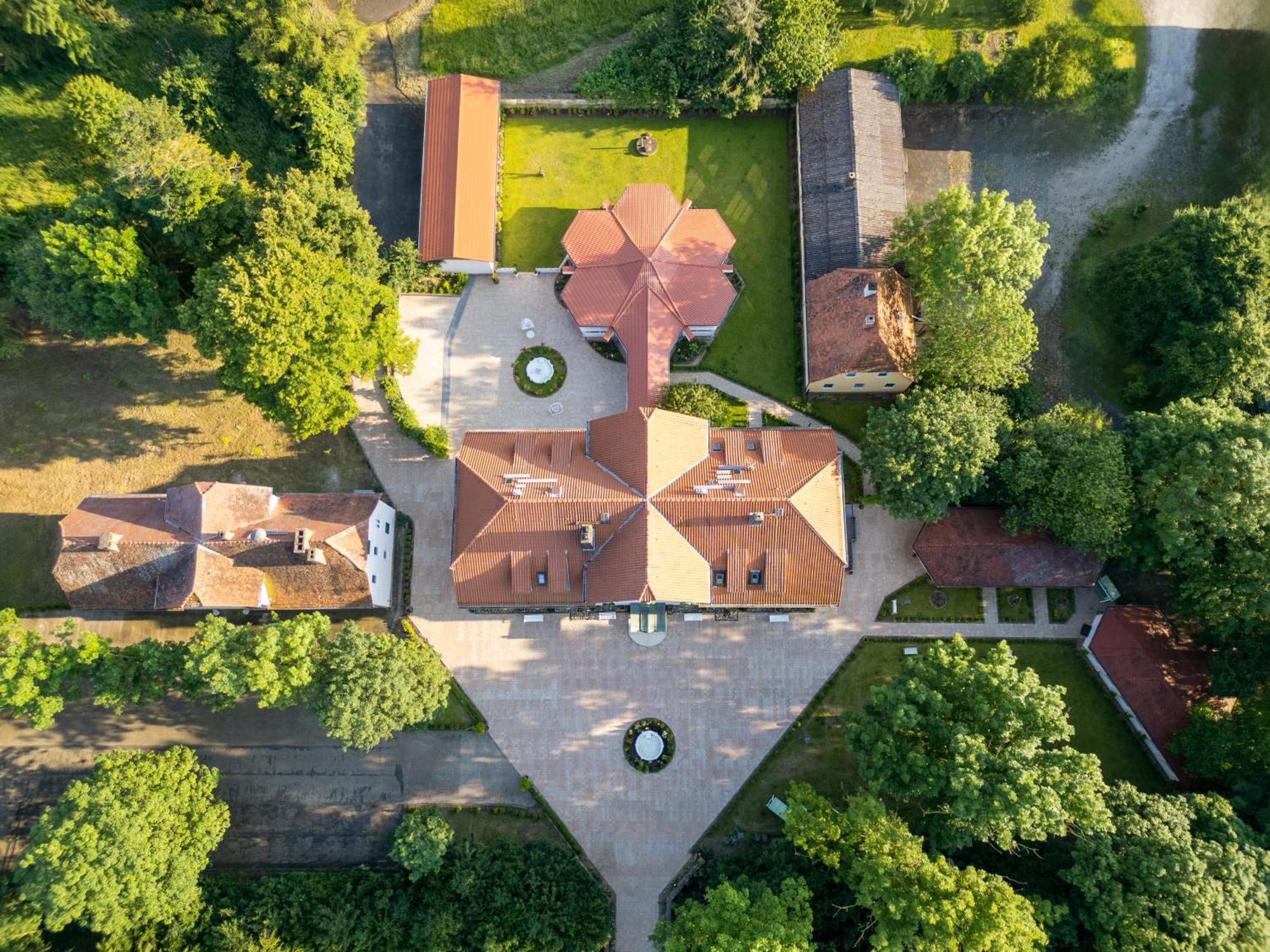 Schlosshotel Wilhelmsthal Calden Exterior photo